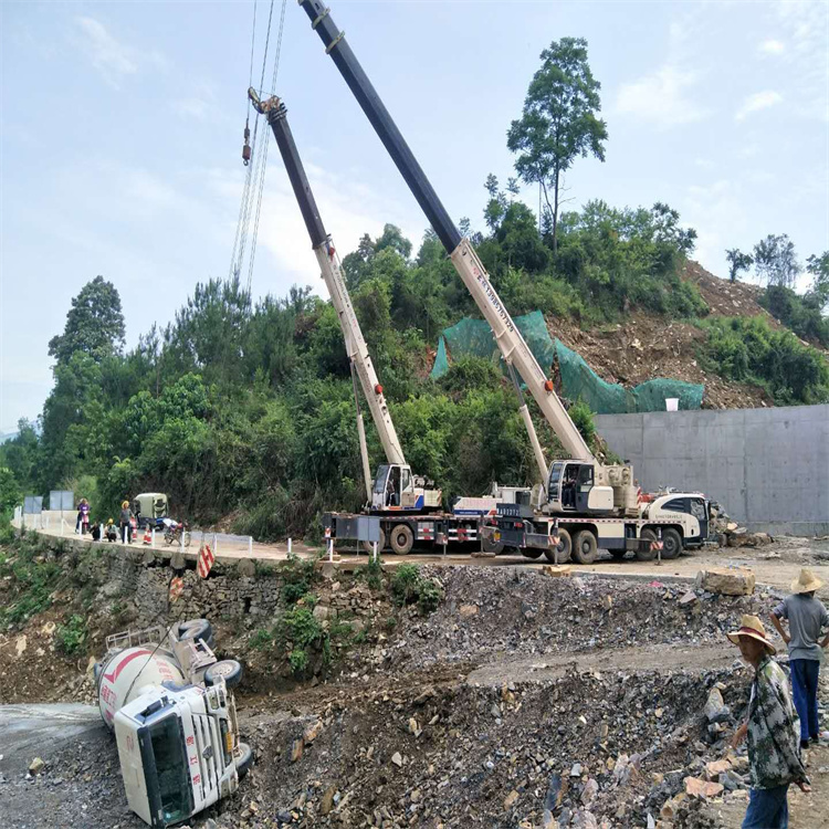 罗甸汽车掉沟里叫吊车救援要多少钱